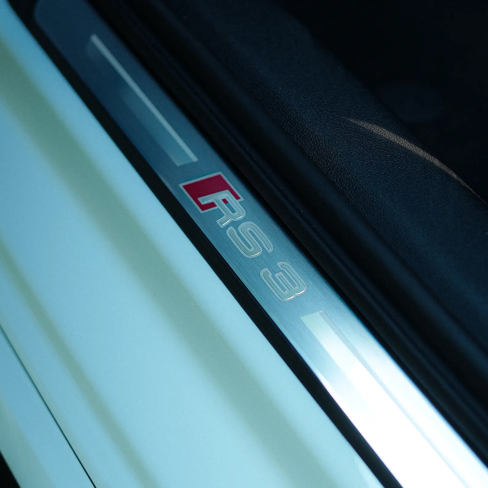 Einstiegsleiste eines Audi RS3