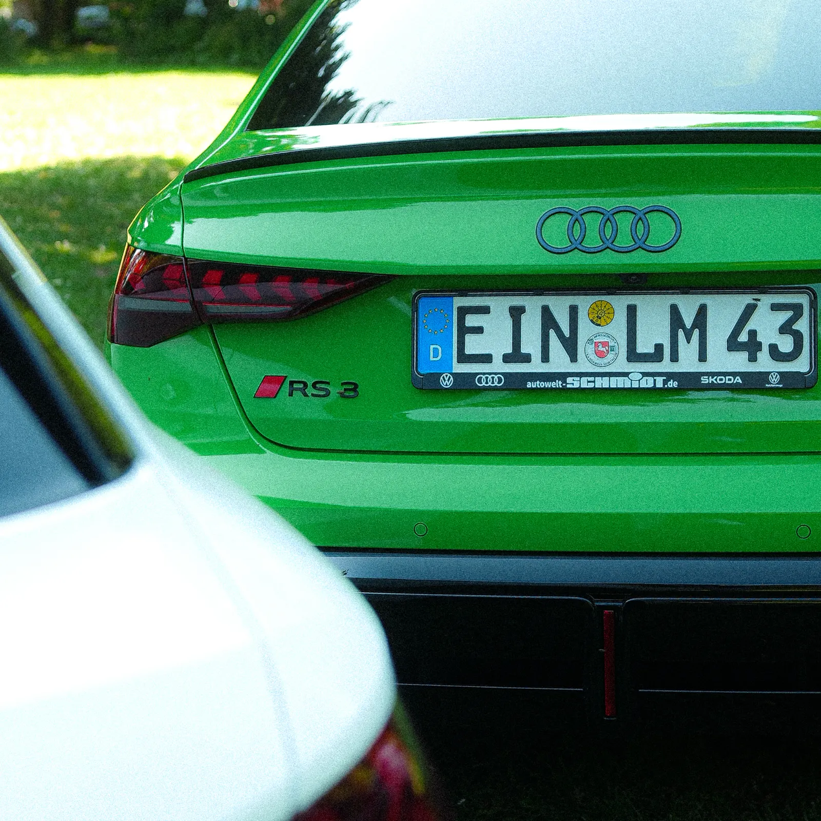 Grüne RS3 Limousine von hinten