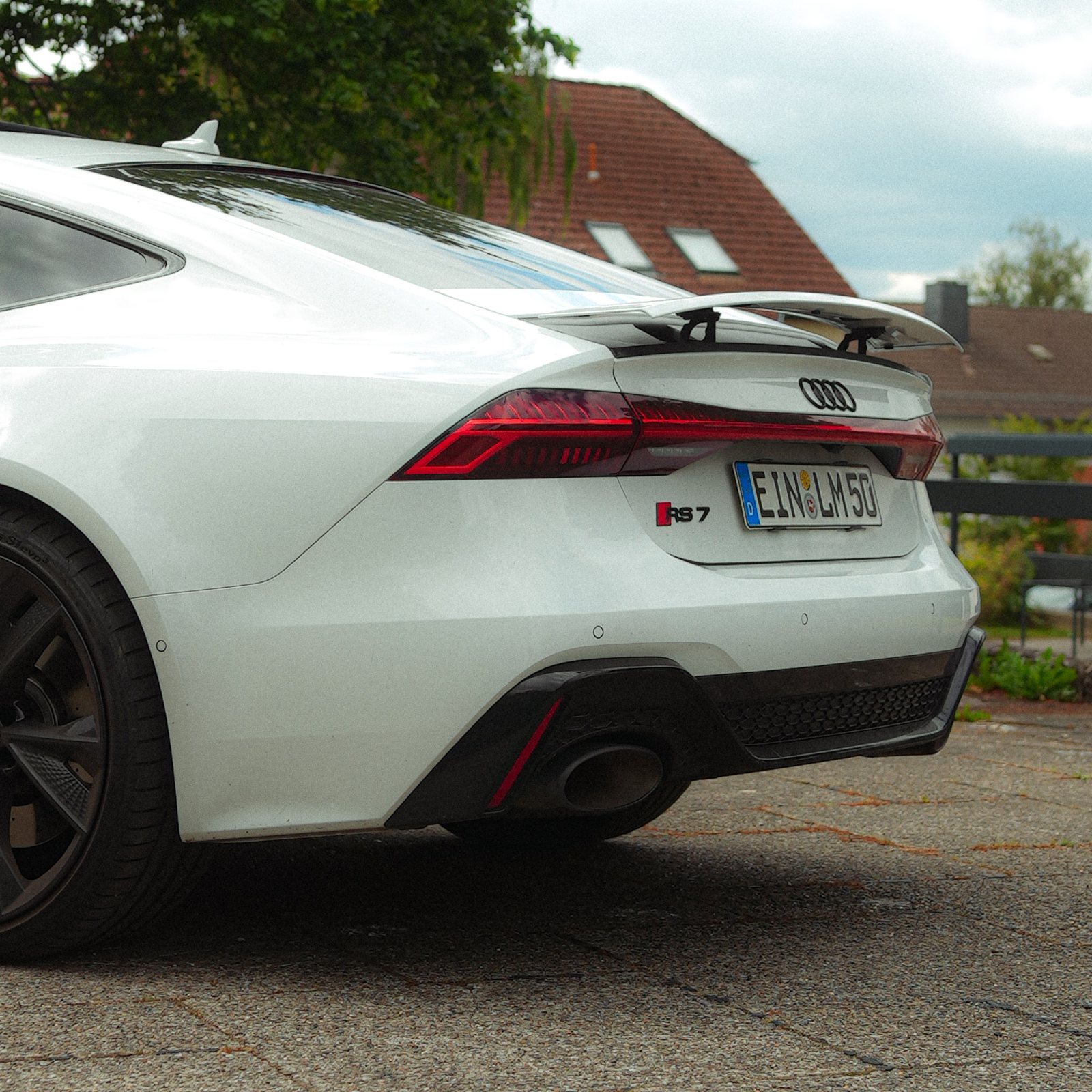 Audi RS7 Performance von L.M Car Rental